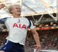 Barcelona Kembali Minati Gelandang Tottenham Lucas Bergvall