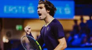 Carlos Alcaraz Benamkan Karen Khachanov Di Wina