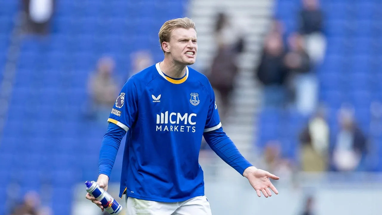 Chelsea Timbang Opsi Angkut Jarrad Branthwaite dari Everton