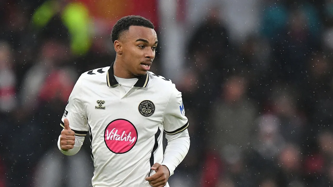 Eli Junior Kroupi Siap Tampil, Bournemouth Tatap Laga Kontra Aston Villa