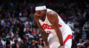 Kawhi Leonard Absen Akibat Pembengkakan Lutut Kiri