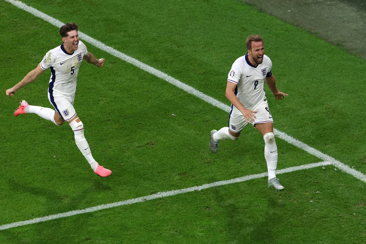Kemenangan Ballon d’Or 2026, Kane Dapat Ucapan Selamat dari Stones dan Spence - sumber: (footballitalia)