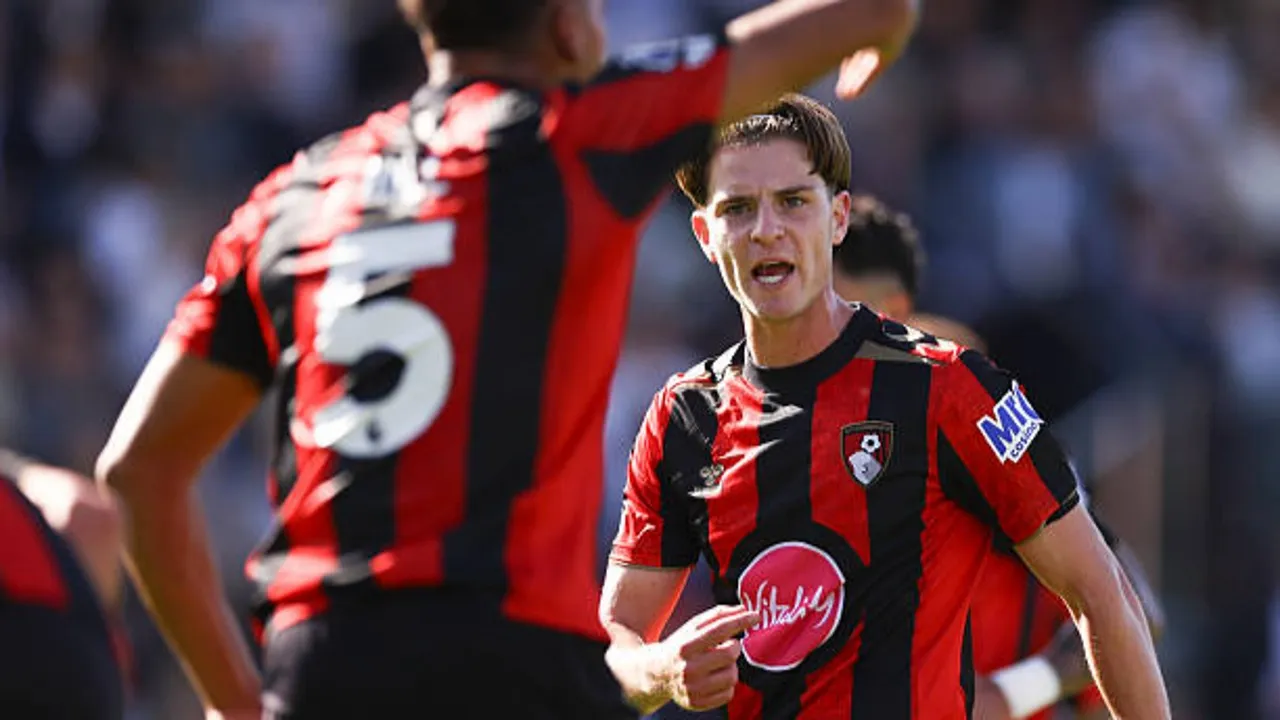Chelsea bertekad memboyong Alex Scott dari Bournemouth meski Liverpool turut mengintai sang pemain