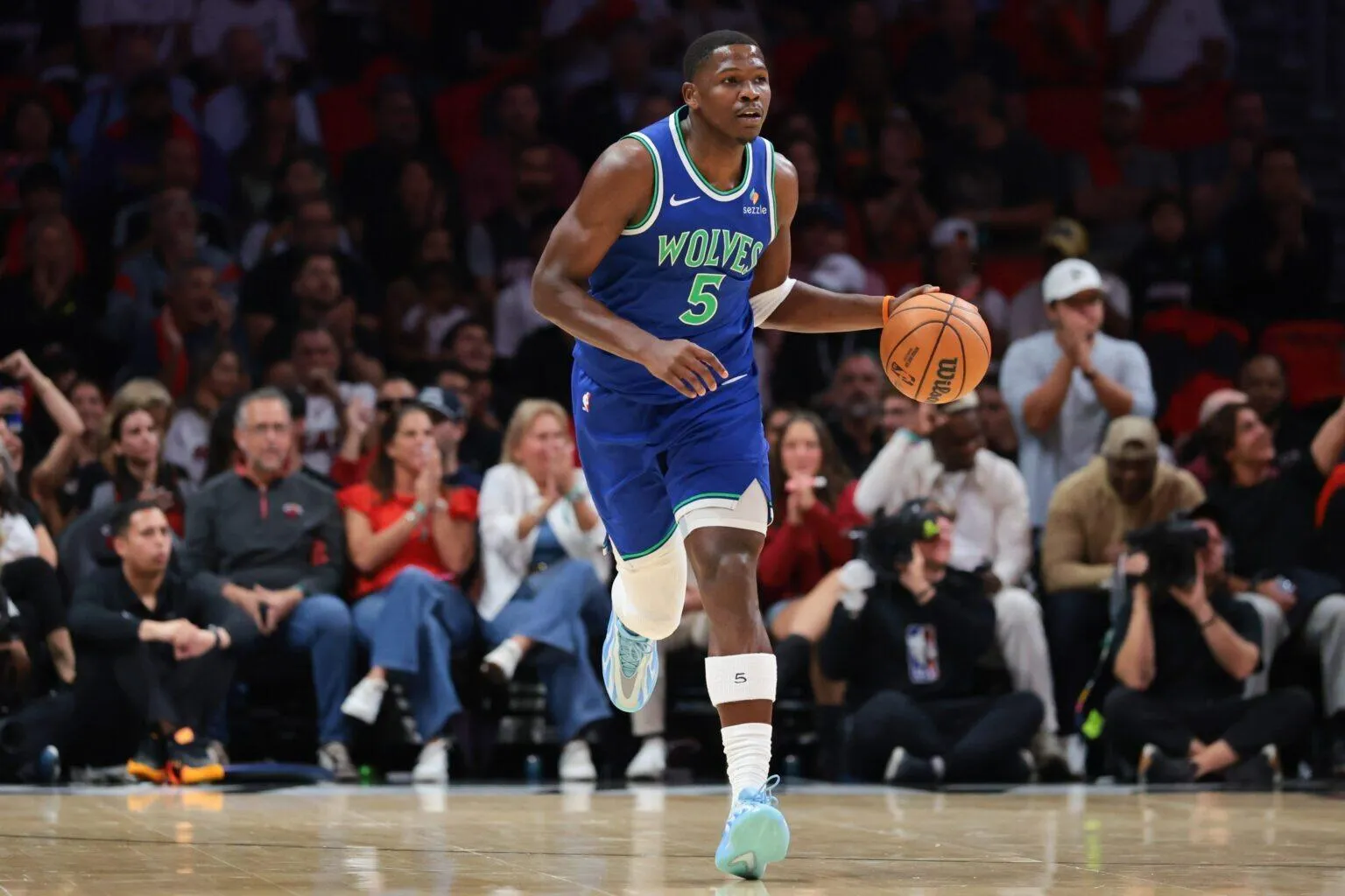Anthony Edwards Absen, Timberwolves Pilih Operasi Lutut - sumber: (mainbasket)