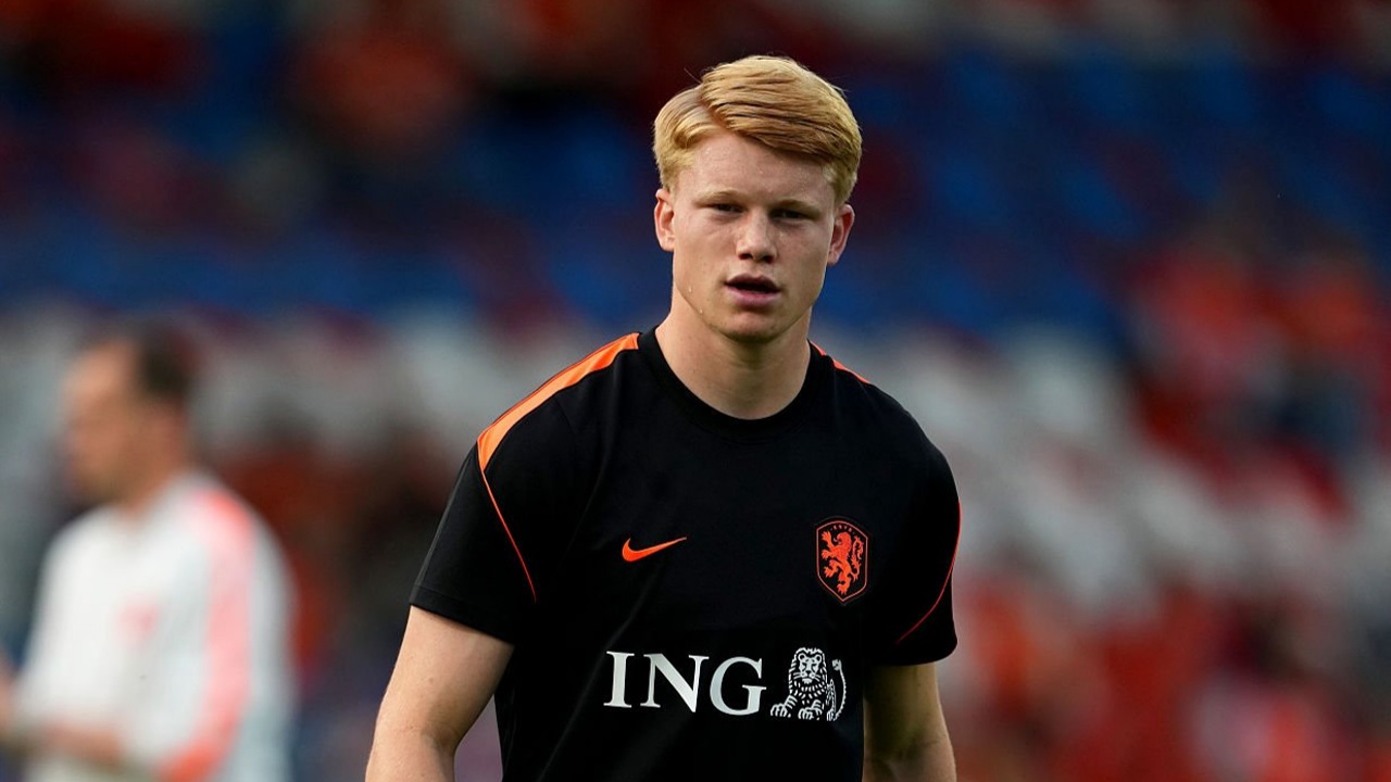 Bournemouth Bidik Kees Smit dan Kenneth Taylor sebagai Pengganti Alex Scott