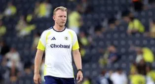 Dirk Kuyt Ditunjuk Jadi Pelatih Interim Fenerbahce Gantikan Ismail Kartal