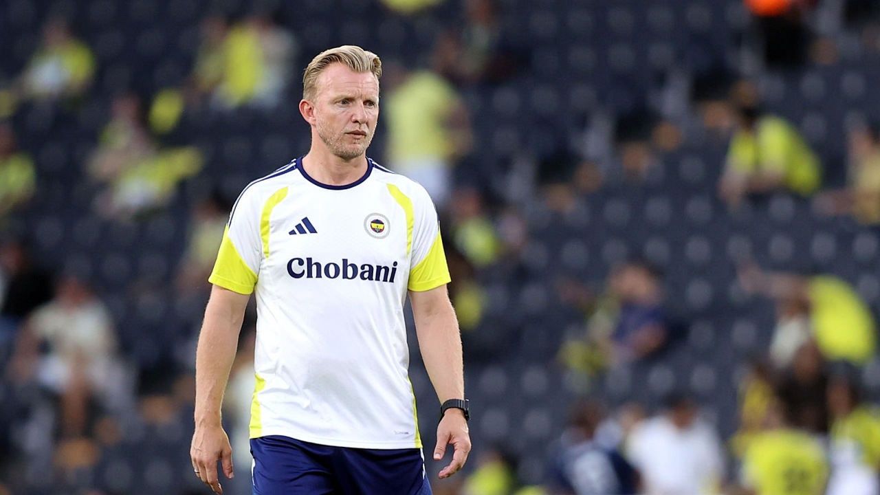 Dirk Kuyt Ditunjuk Jadi Pelatih Interim Fenerbahce Gantikan Ismail Kartal