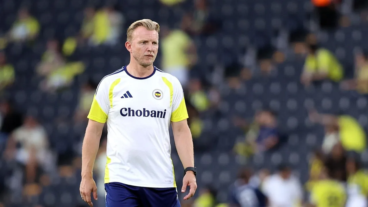 Dirk Kuyt Ditunjuk Jadi Pelatih Interim Fenerbahce Gantikan Ismail Kartal