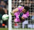 Geronimo Rulli Gagalkan Dua Penalti, Manchester City Lolos ke Perempat Final Piala Carabao