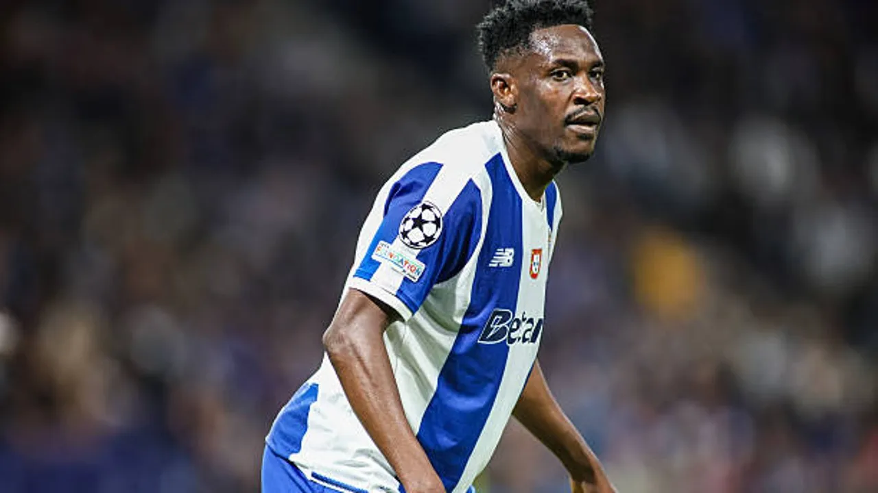 Leeds United membidik bek Porto, Zaidu Sanusi, guna memperkuat opsi di posisi bek kiri tanpa mengeluarkan dana besar