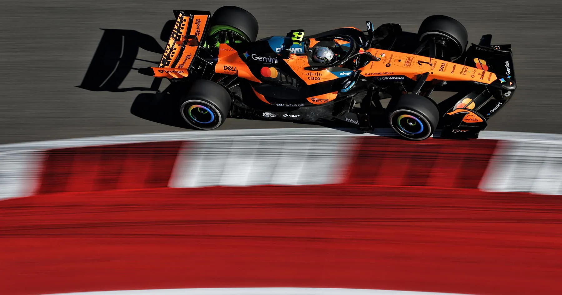 McLaren Siapkan Strategi Atasi Penurunan Mendadak di F1 - sumber: (racingnews365)
