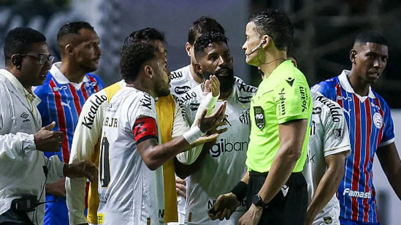 Kapten Santos, Neymar Jr, dijatuhi hukuman larangan bertanding setelah terbukti melanggar aturan menutup mulut saat terlibat adu mulut