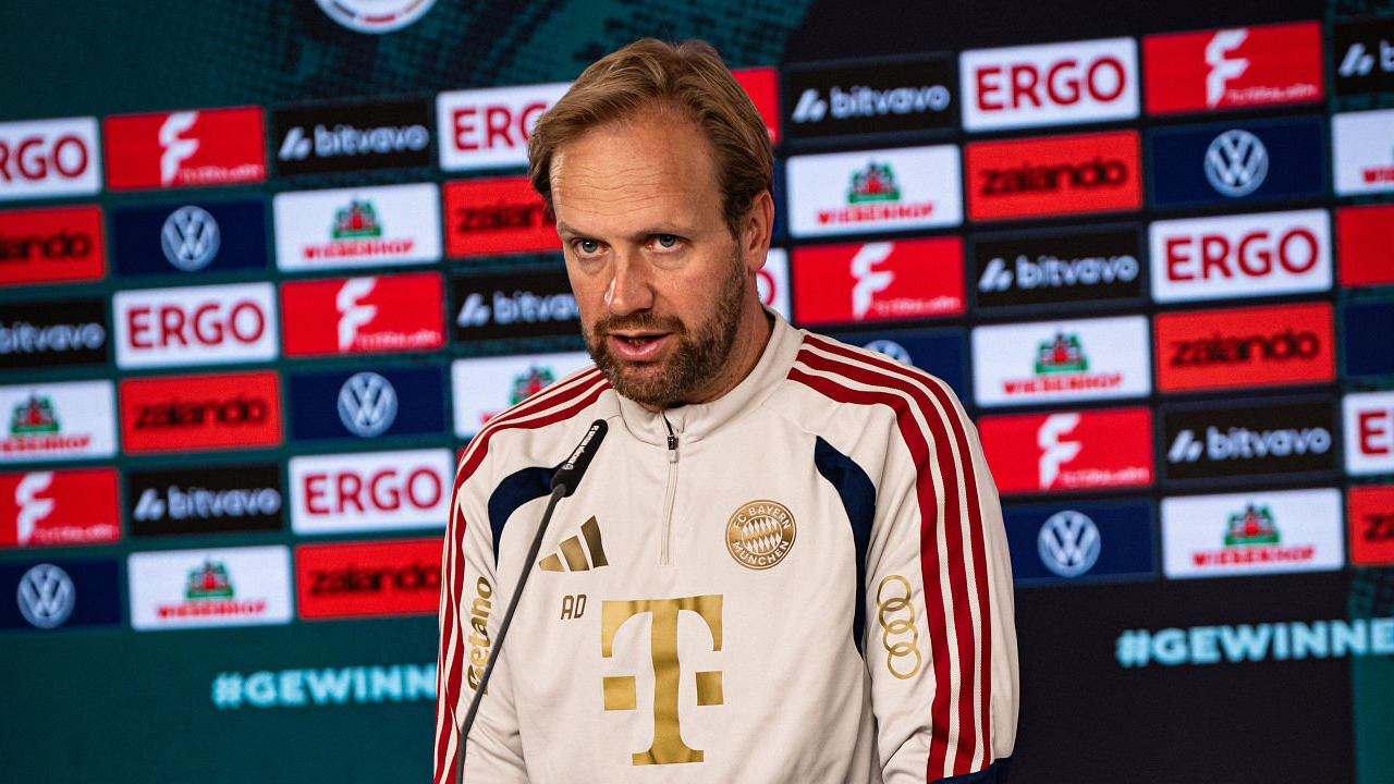 Pesta Enam Gol Bayern Tak Bikin Aaron Danks Sepenuhnya Puas
