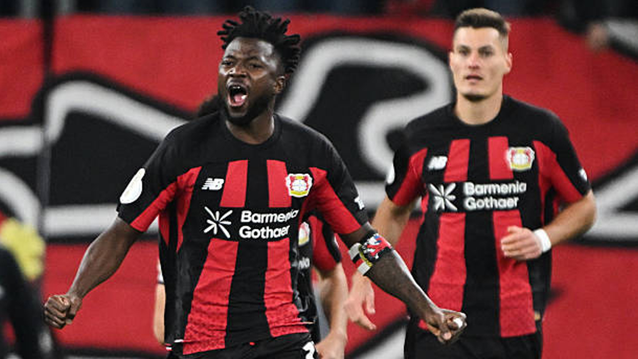 Pimpin Bayer Leverkusen dengan Ban Kapten, Edmond Tapsoba Jadi Bintang Laga