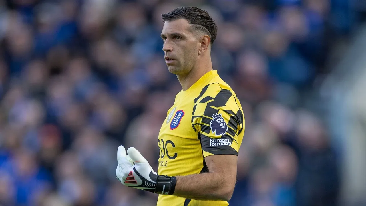 River Plate Tertarik Bawa Pulang Emiliano Martinez ke Argentina