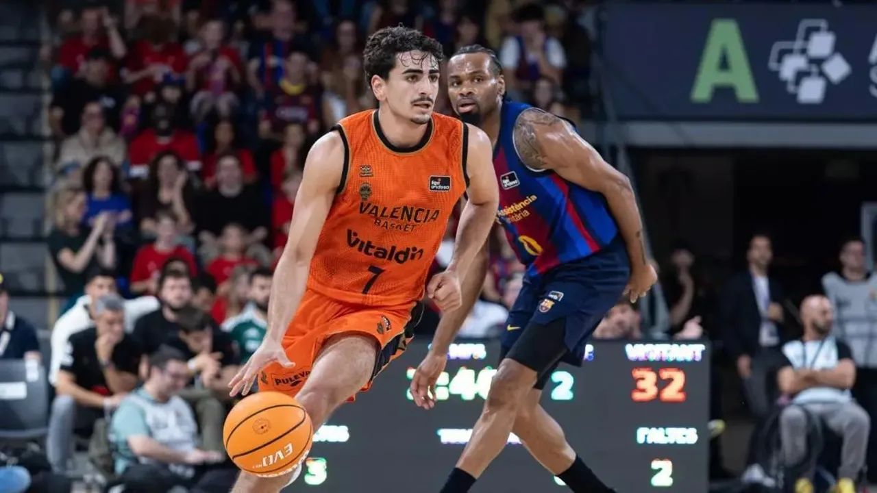 Alvaro Cardenas Ingin Valencia Kalahkan Barcelona