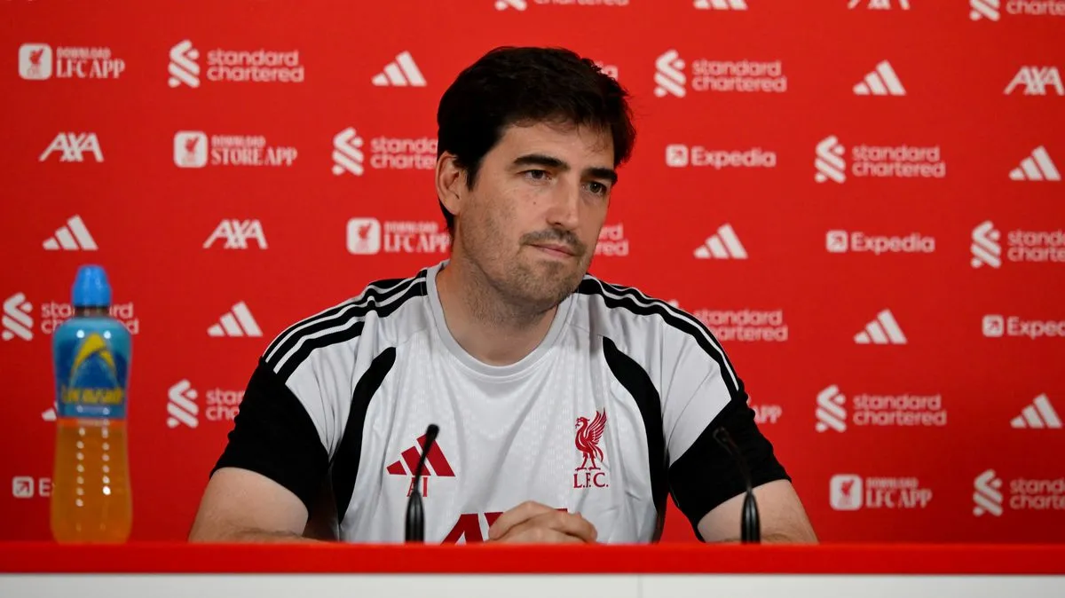 Andoni Iraola Berikan Kabar Cedera Liverpool Jelang Arsenal - sumber: (footballlondon)