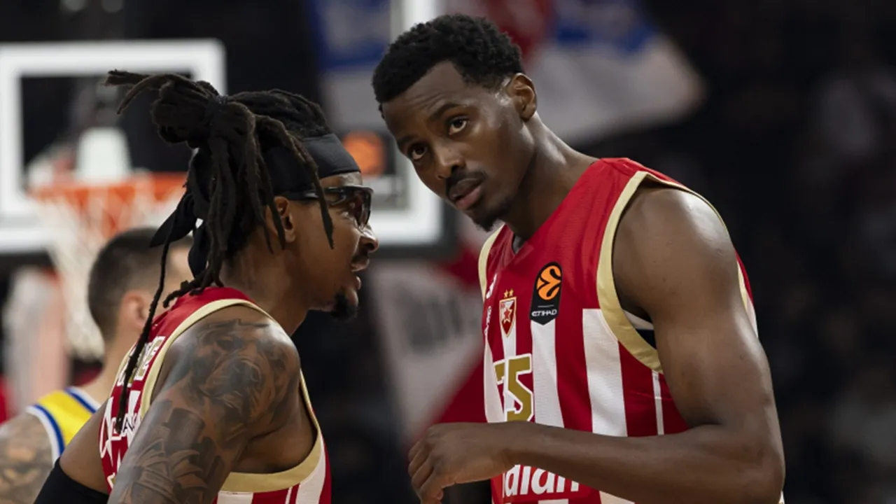 Christian Koloko Cetak Rekor Blok saat Debut Bersama Crvena Zvezda
