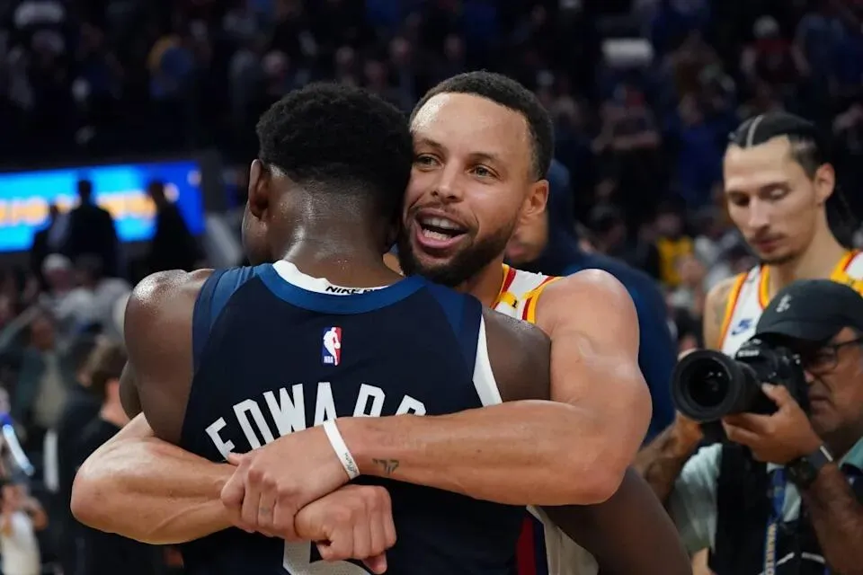 Curry Beri Nasihat Pemulihan Cedera pada Edwards - sumber: (mainbasket)