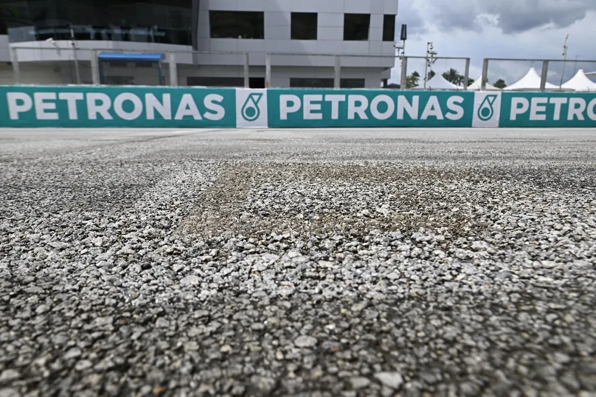 Lintasan Sepang Rusak Parah, Mirip Trek Motocross - sumber: (motorsport)