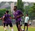Nova Arianto Buka Peluang Ousmane Camara dan Joshua Baker ke Timnas U-20