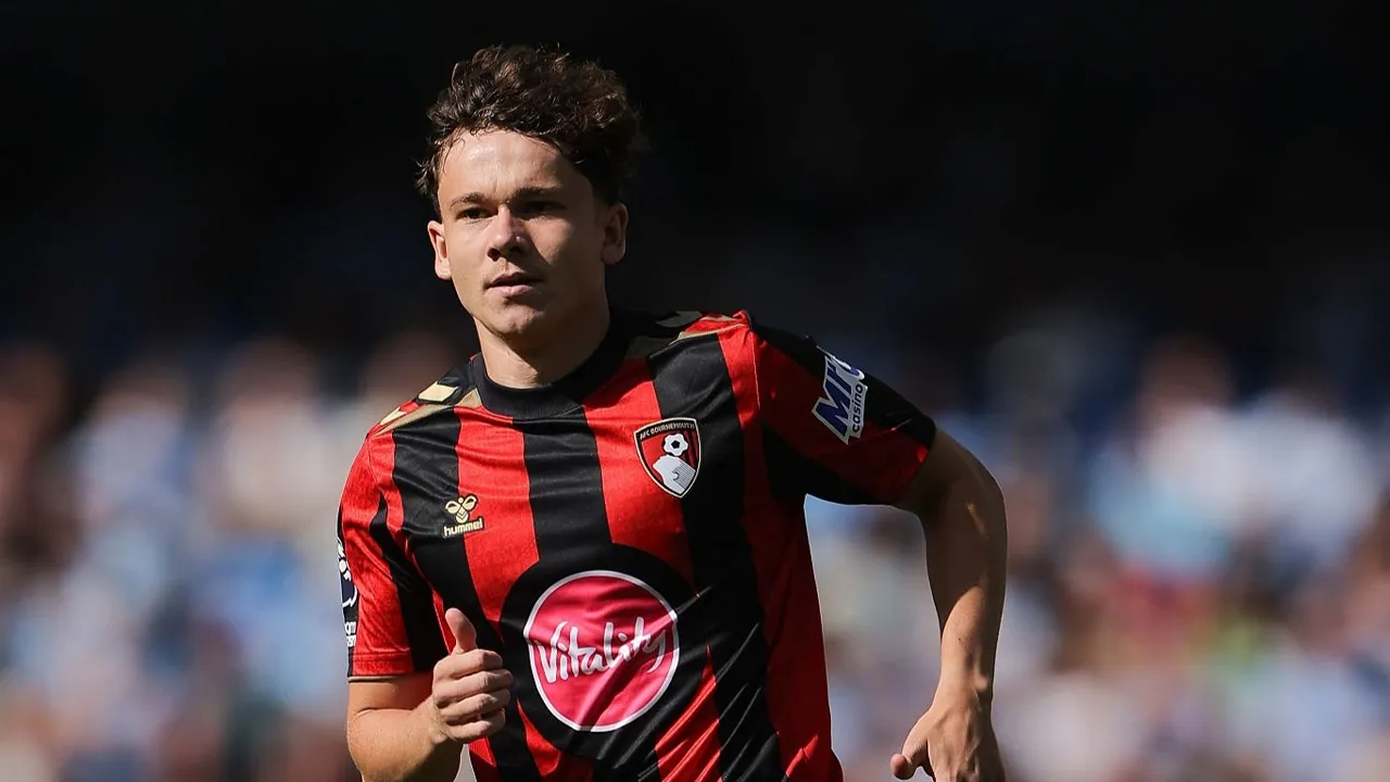Marco Rose mengonfirmasi Alex Toth mengalami cedera otot parah dan harus absen membela Bournemouth selama beberapa bulan