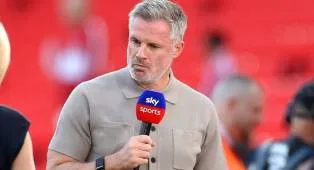 Aston Villa Gugat Jamie Carragher Terkait Pernyataan Kontroversial