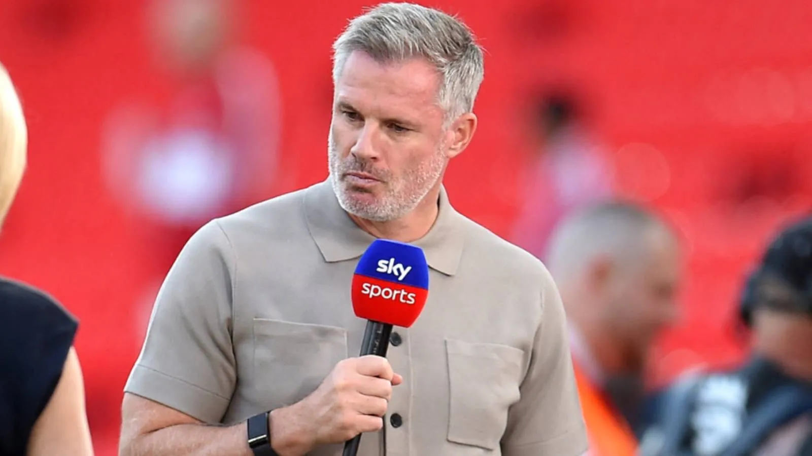 Aston Villa Gugat Jamie Carragher Terkait Pernyataan Kontroversial - sumber: (givemesport)