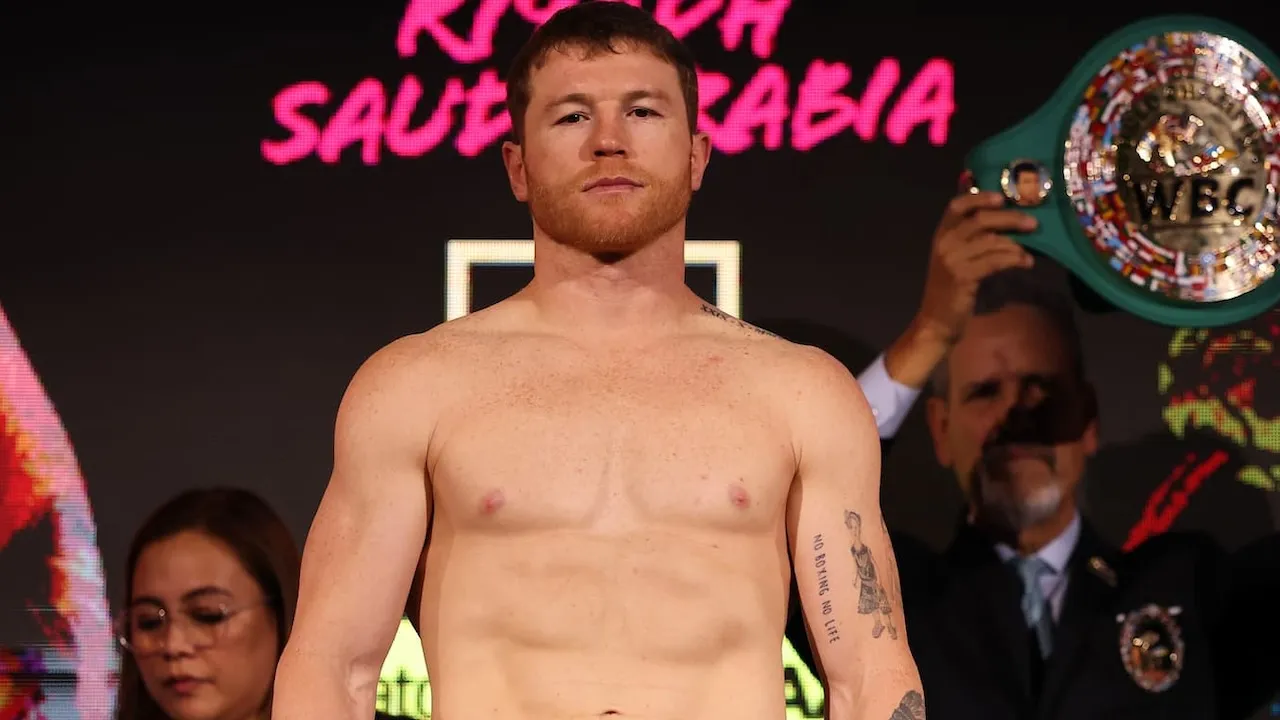 Canelo Alvarez Tertarik Naik Kelas Demi Rematch dengan Bivol