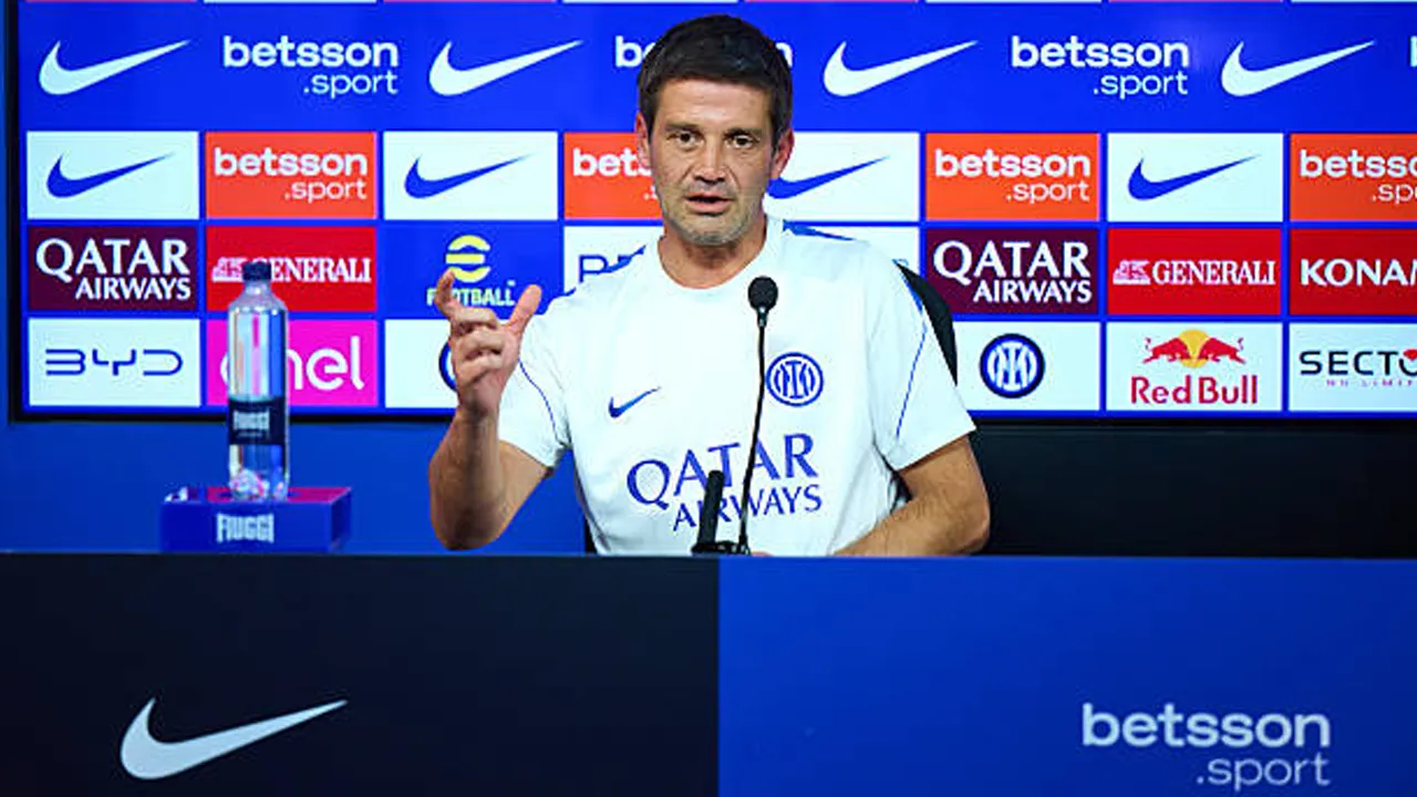 Cristian Chivu Tegaskan Derby Milan Tak Tentukan Perebutan Gelar Serie A
