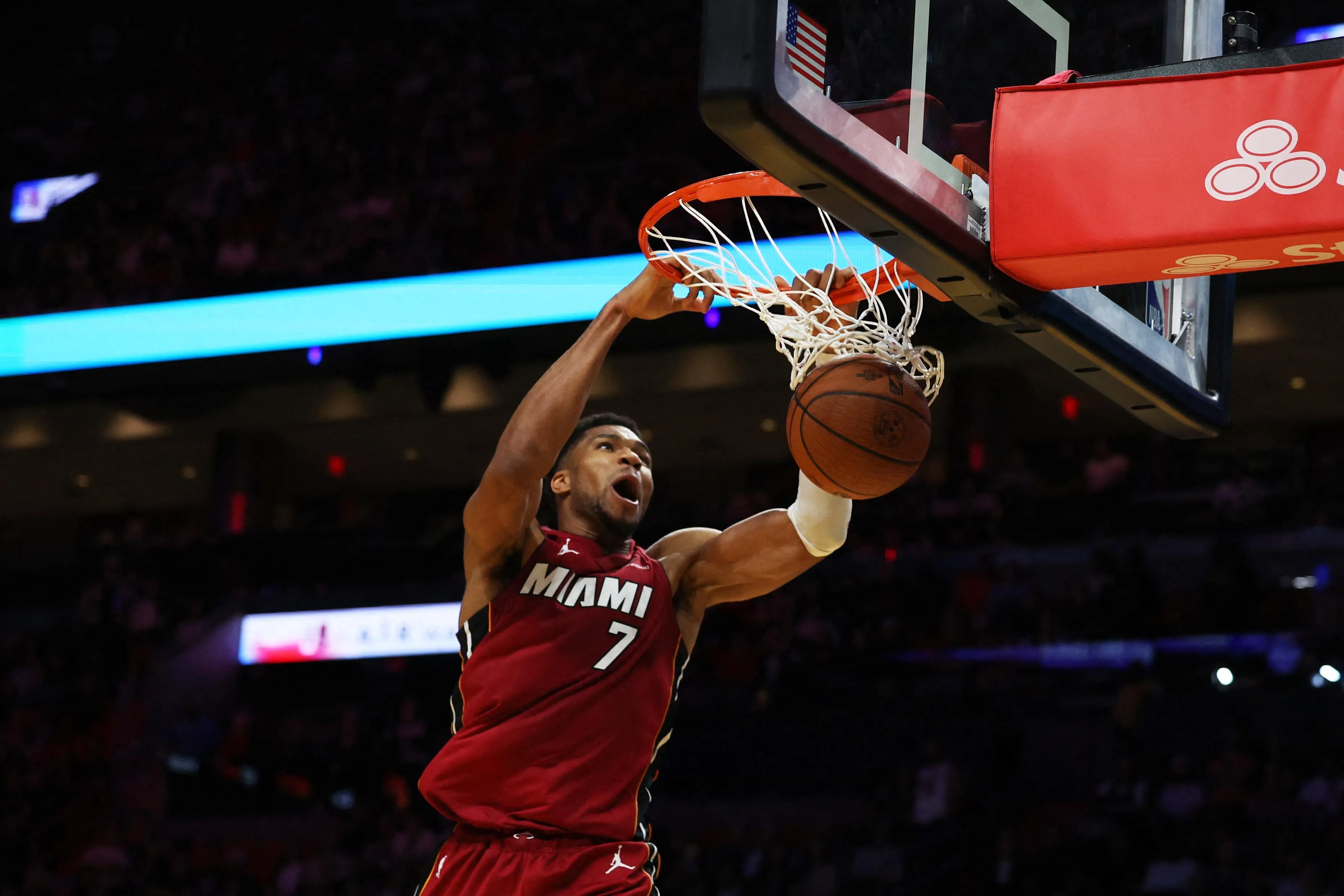 Giannis Antetokounmpo Dorong Kebangkitan Miami Heat - sumber: (mainbasket)
