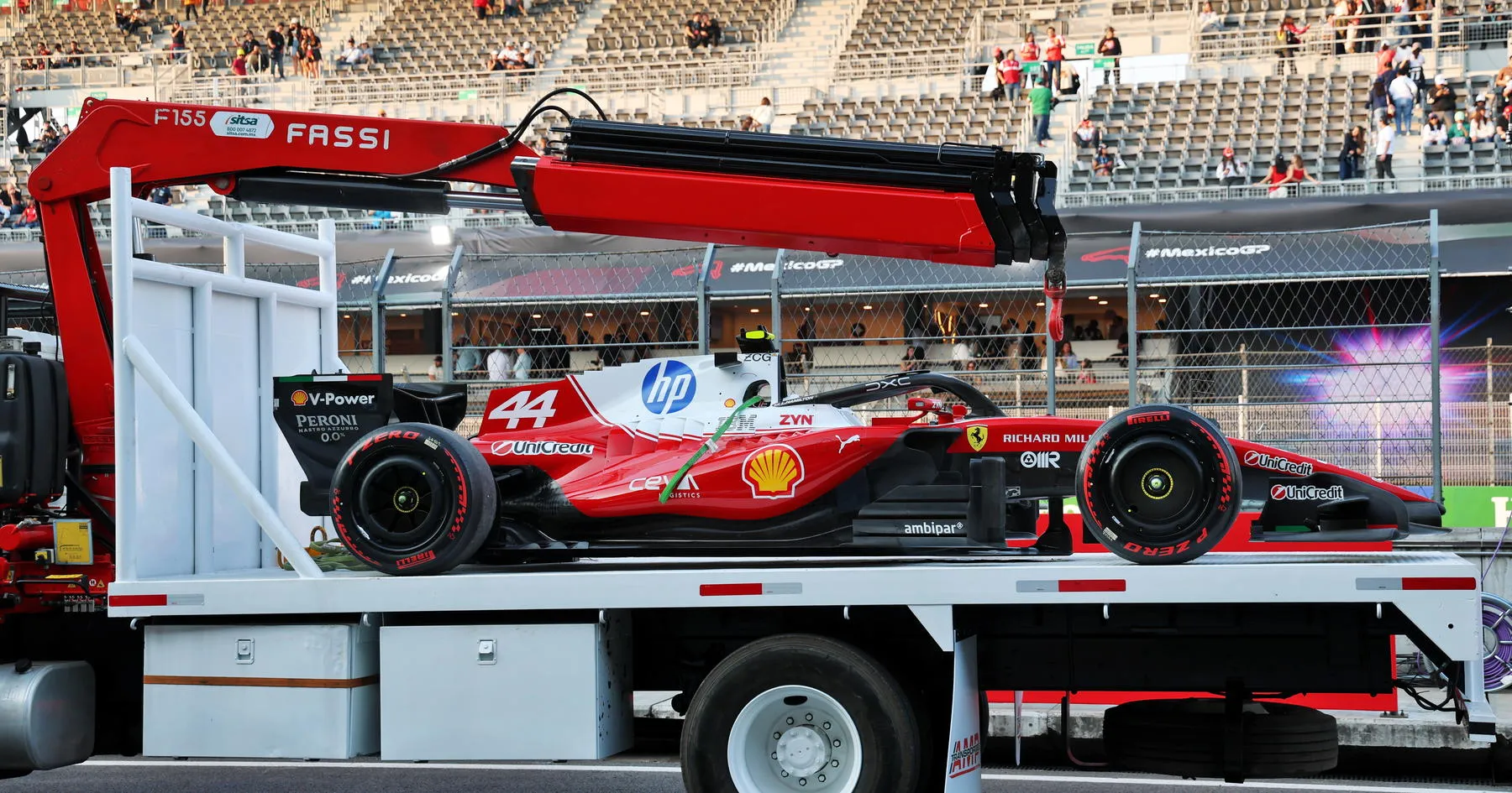 Hamilton Berharap Usai Masalah Ferrari di Latihan Meksiko - sumber: (racingnews365)