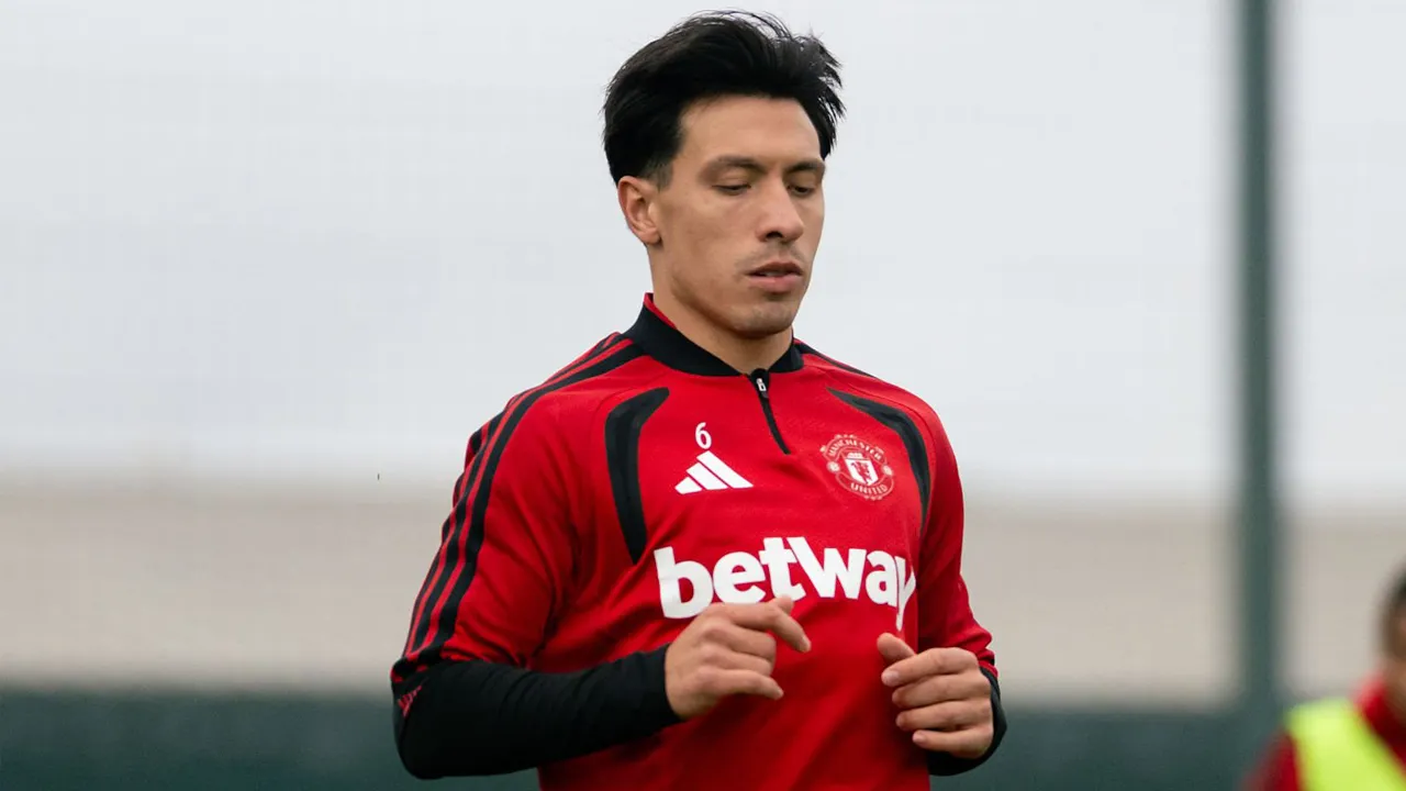 Kontrak Segera Habis, Dua Raksasa Spanyol Incar Lisandro Martinez