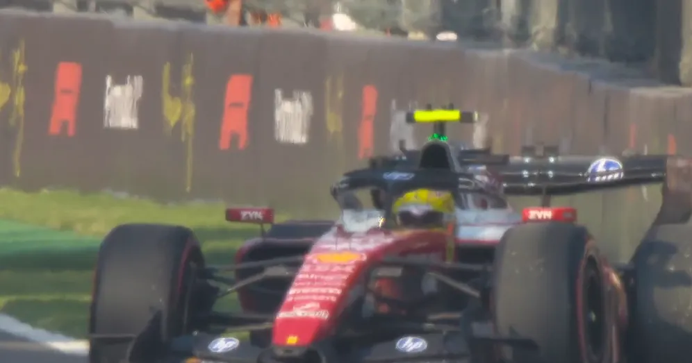 Latihan Hamilton Terhenti Setelah Instruksi Ferrari Tajam - sumber: (racingnews365)