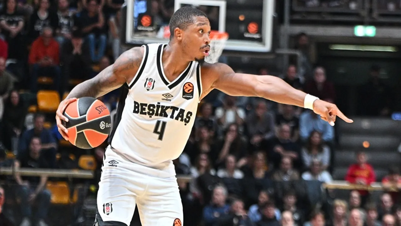 Lonnie Walker Sabet MVP Euroleague Ronde Kesembilan