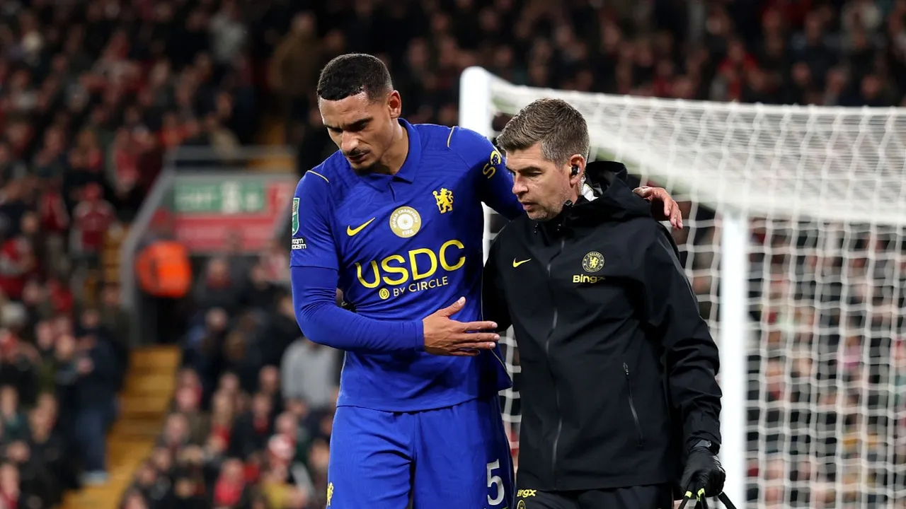 Maxence Lacroix dilaporkan mengalami cedera paha belakang parah hingga terancam absen membela Chelsea sampai 2027