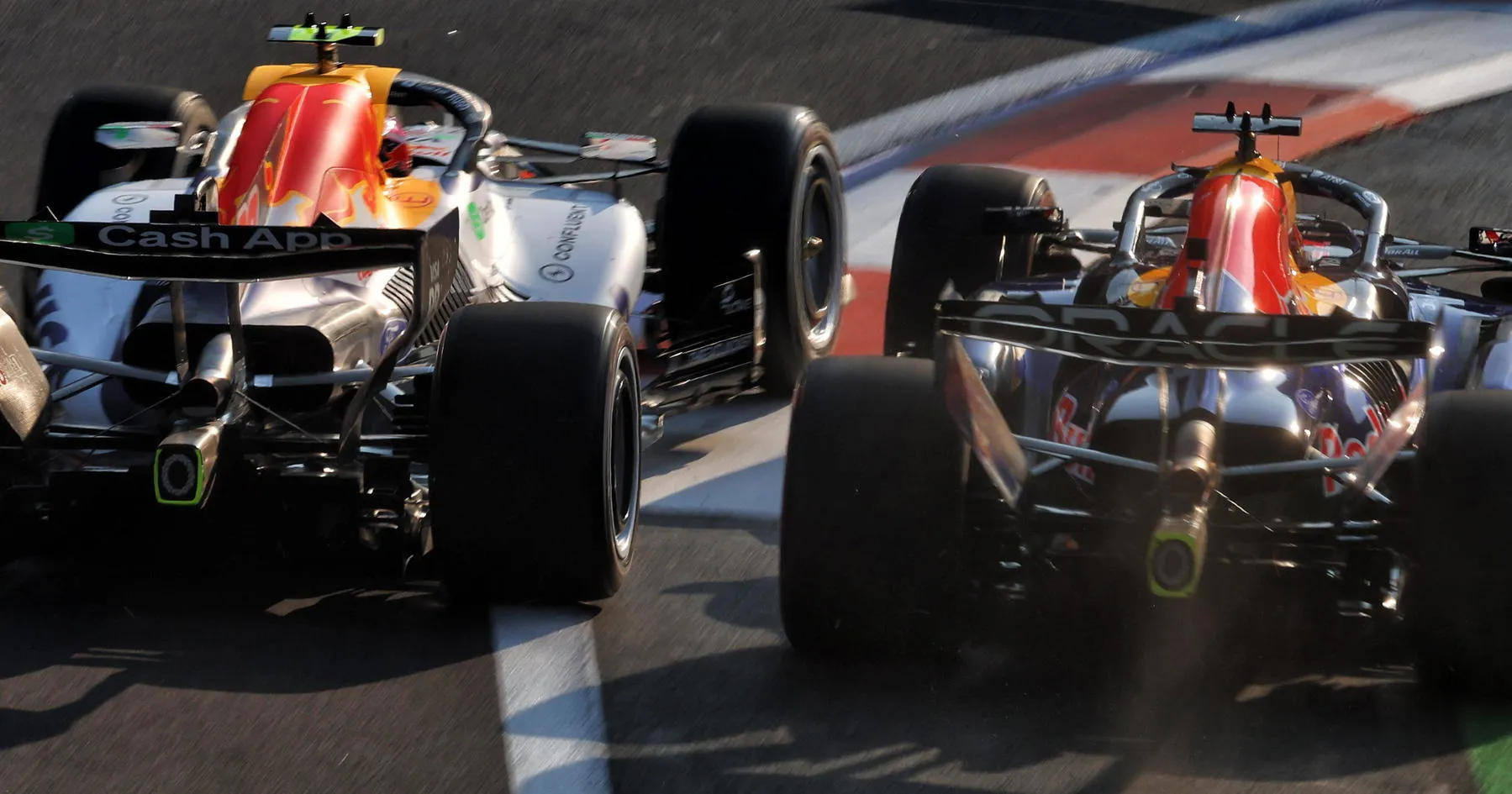 Montoya: Verstappen Harusnya Lebih Agresif pada Lawson - sumber: (racingnews365)