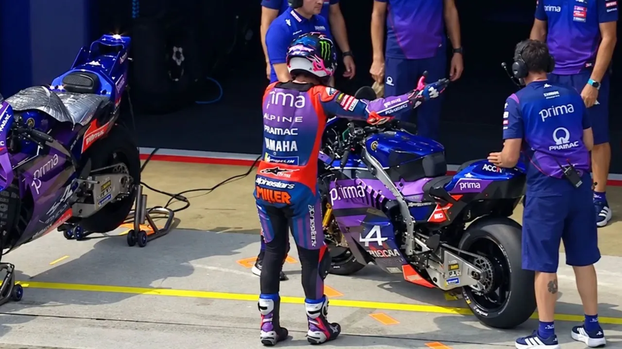 Jack Miller marah di MotoGP Malaysia karena motor keduannya belum siap saat ia memasuki pitstop.