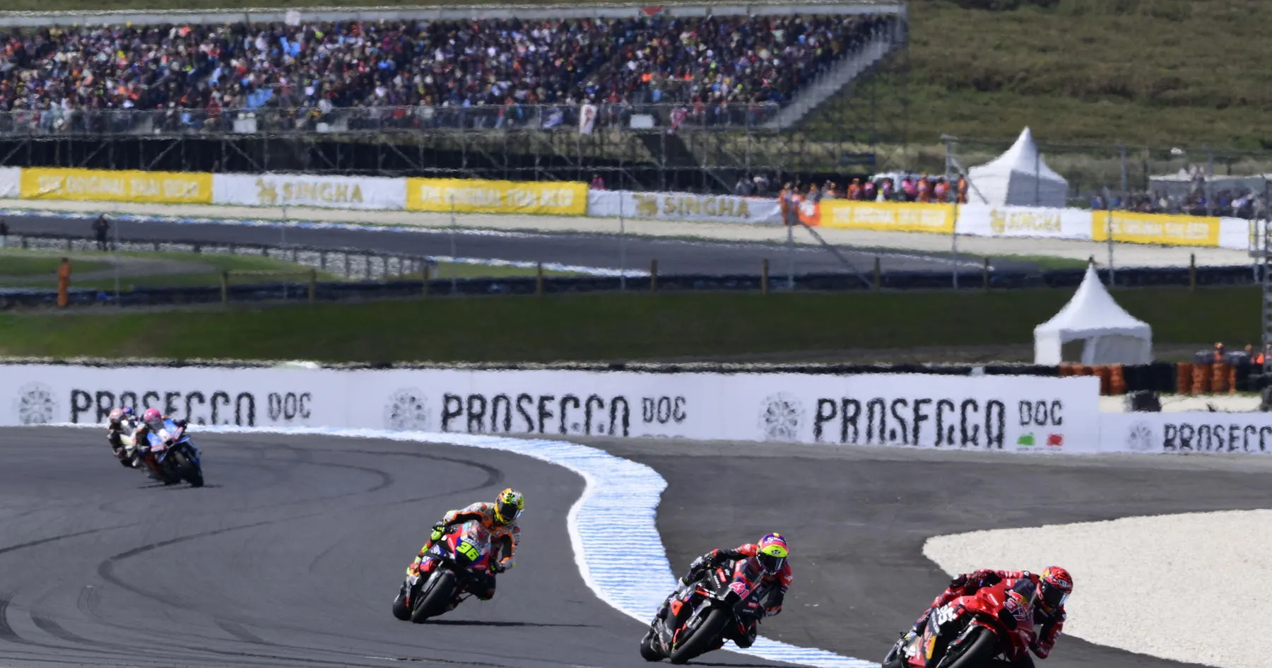 Pembalap MotoGP Terancam Sanksi Tolak Balapan di Qatar - sumber: (racingnews365)
