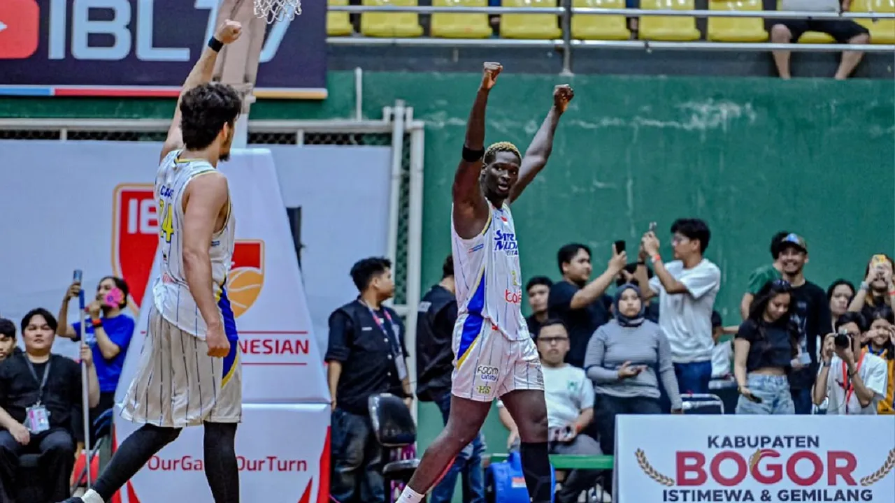 Dame Diagne bantu Satria Muda Pertamina kalahkan Pelita Jaya Jakarta.