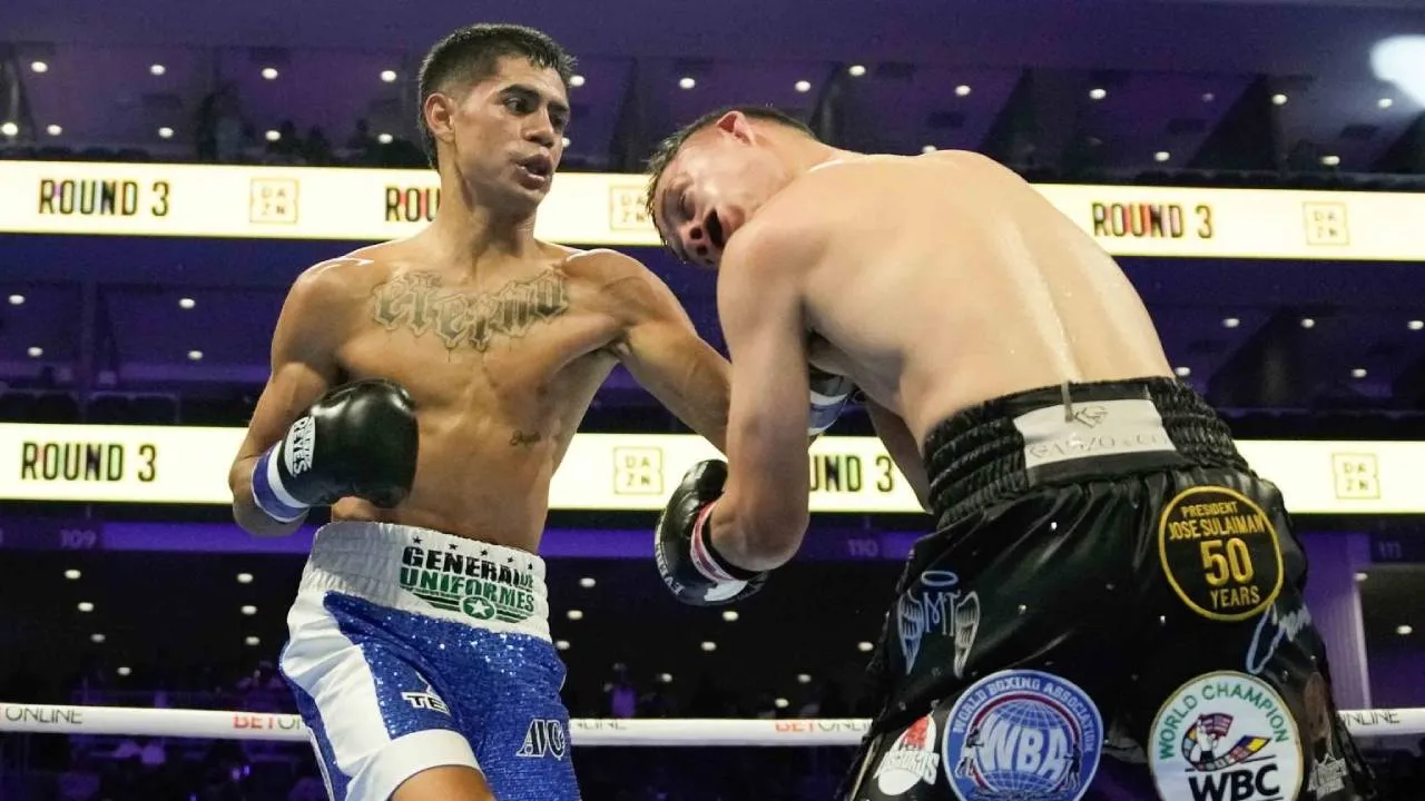 Sergio Mendoza (kiri) mampu membalikkan prediksi dengan strategi yang efektif dan persiapan matang, meskipun menerima kesempatan bertarung dalam waktu singkat. (Foto: Fight TV)